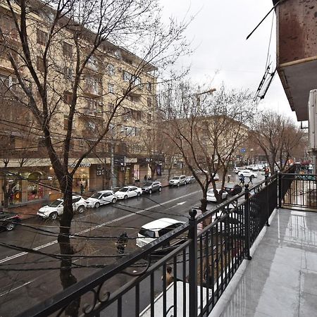 19Tumanyan Excellent Apartment In The Centre Of Capital エレバン エクステリア 写真