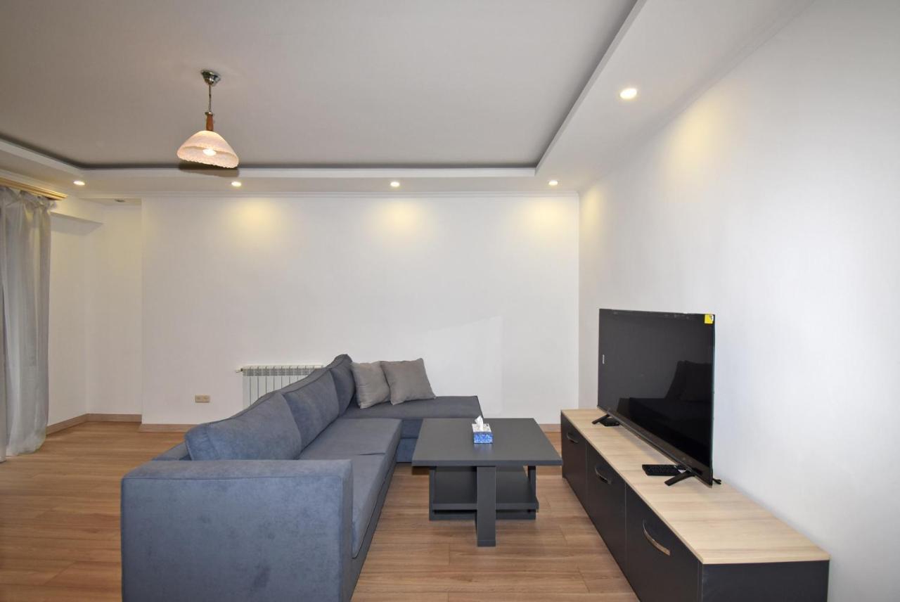 19Tumanyan Excellent Apartment In The Centre Of Capital エレバン エクステリア 写真